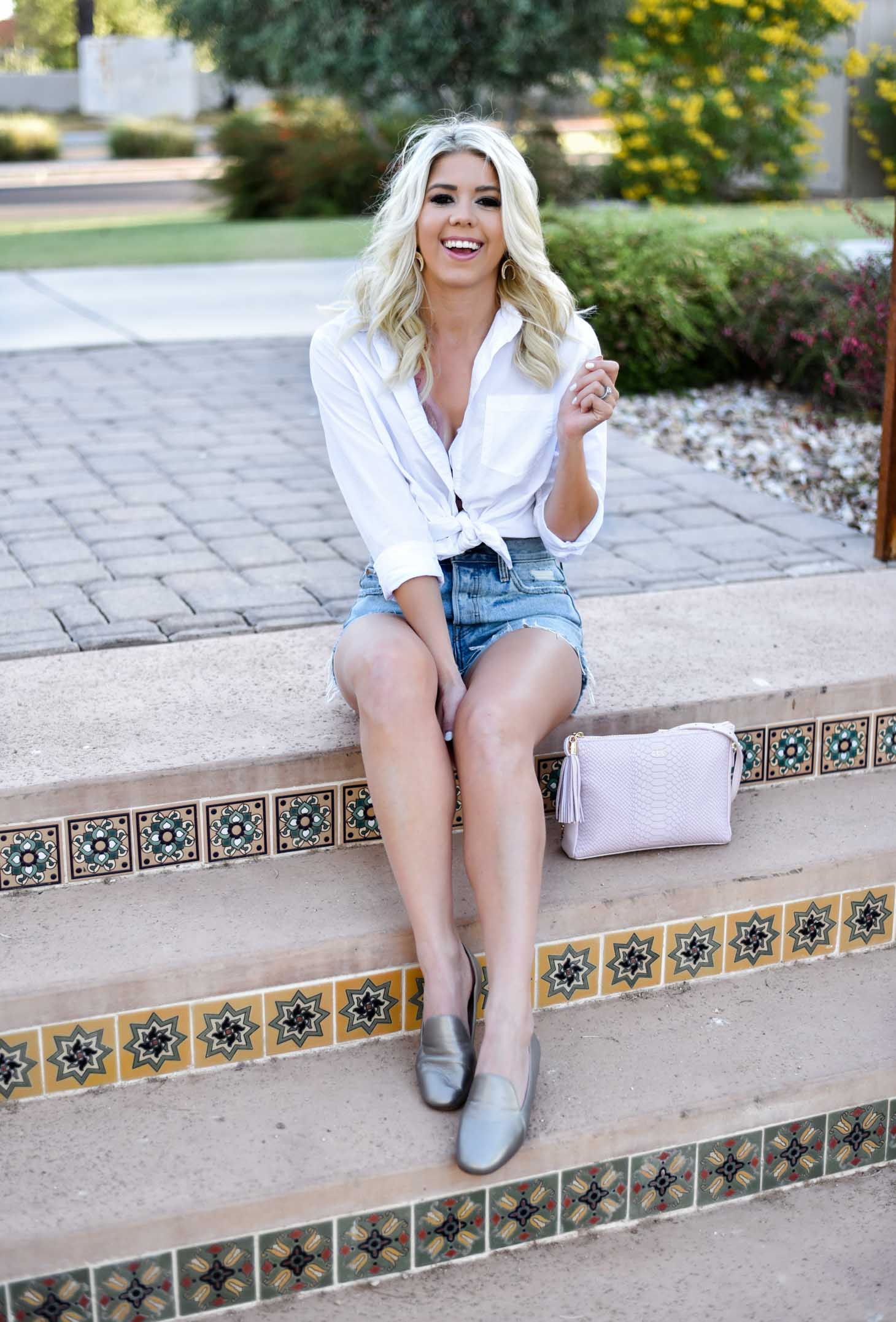 Erin Elizabeth of Wink and a Twirl shares this summer style featuring the Emiline shoe by Naturalizer