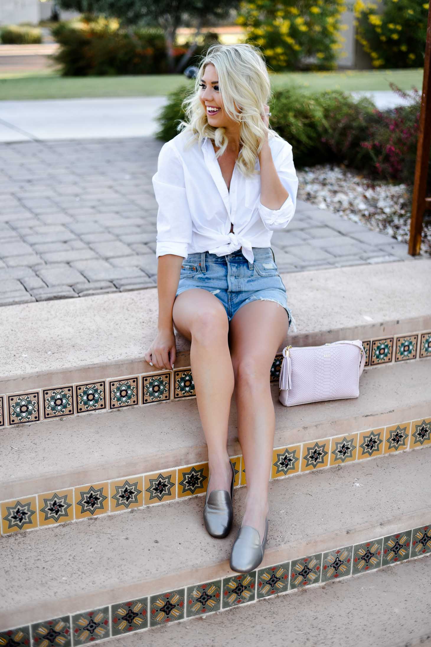 Erin Elizabeth of Wink and a Twirl shares this summer style featuring the Emiline shoe by Naturalizer