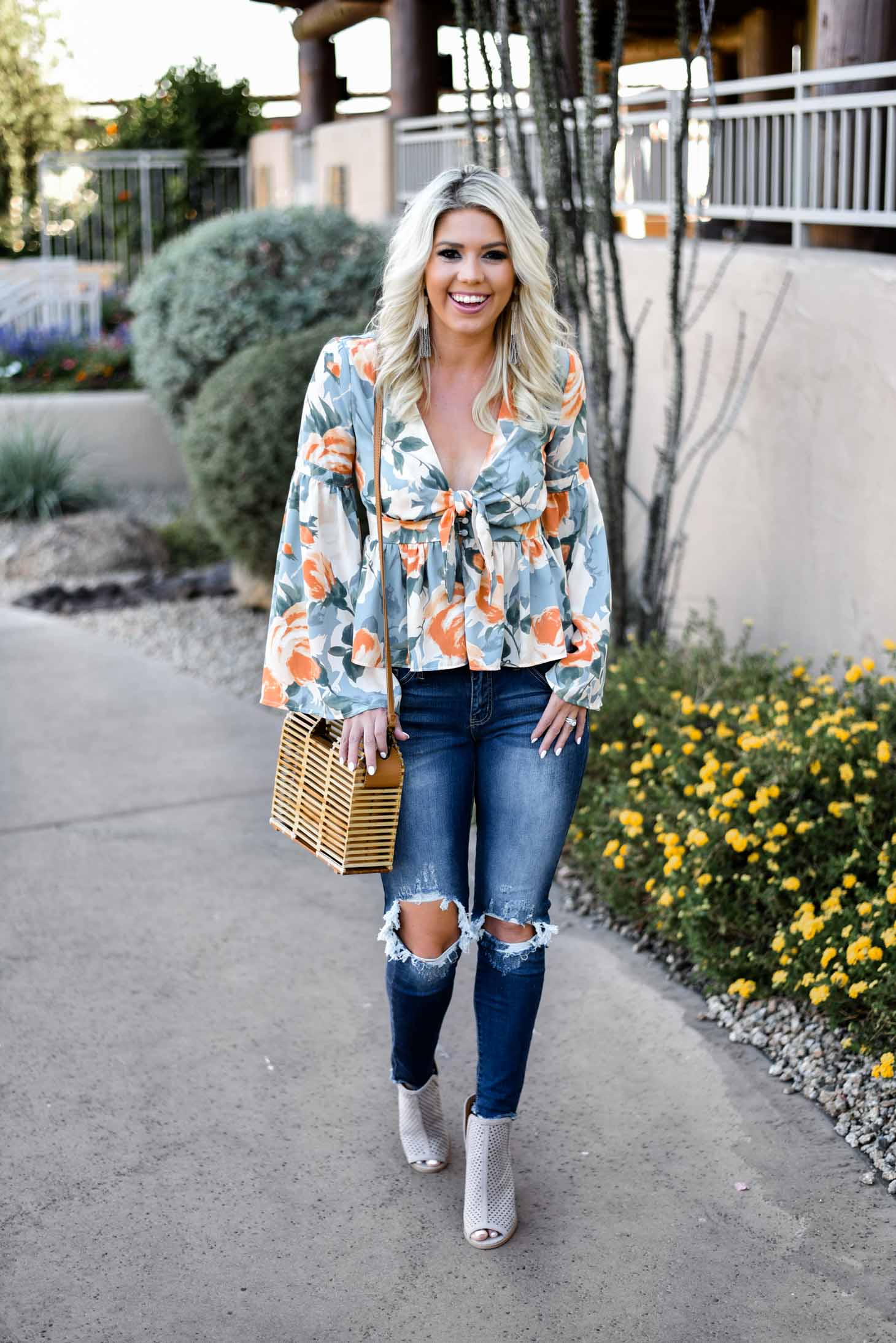 Erin Elizabeth of Wink and a Twirl in this Vici Dolls Jeans and Summer Floral Top