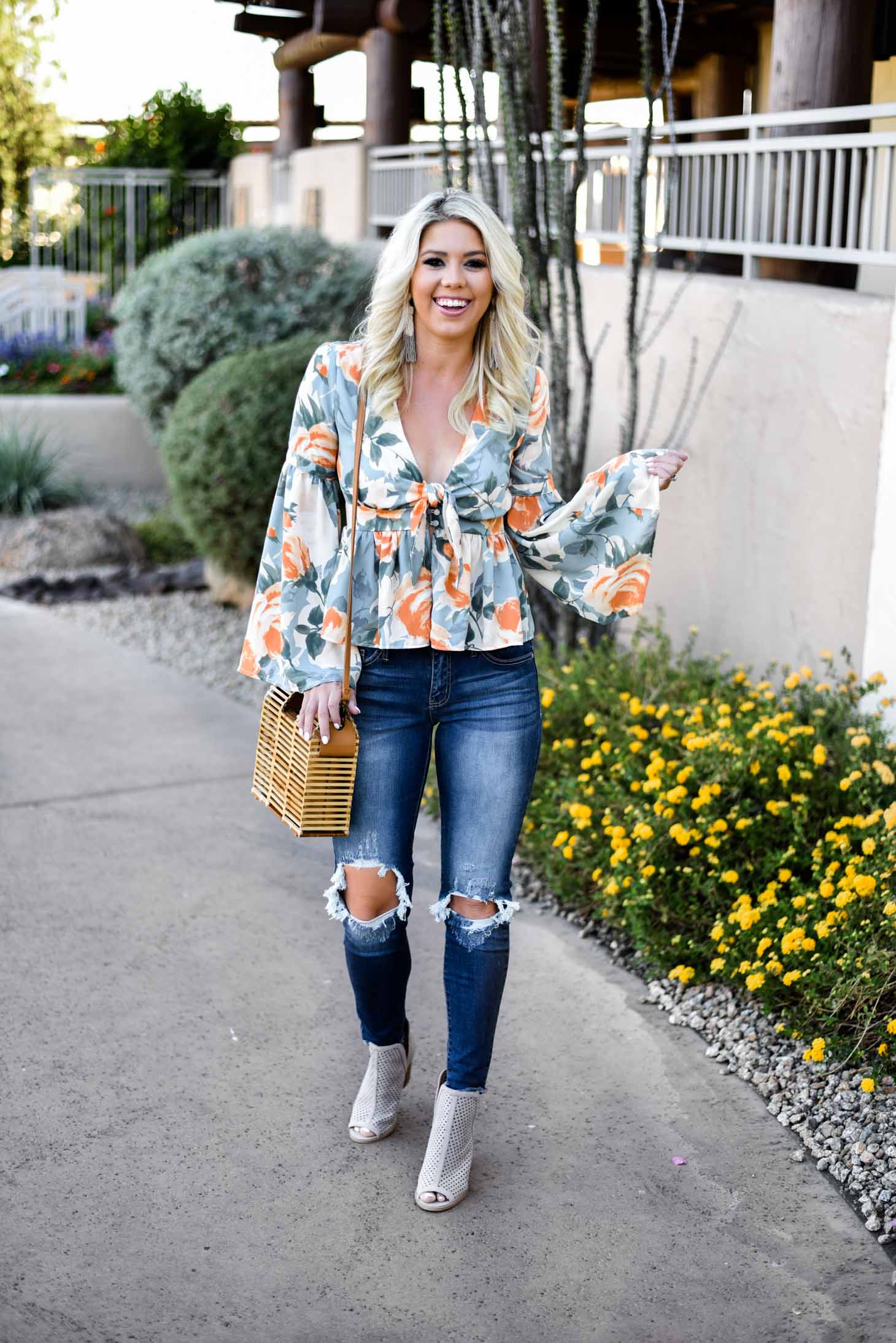 Erin Elizabeth of Wink and a Twirl in this Vici Dolls Jeans and Summer Floral Top