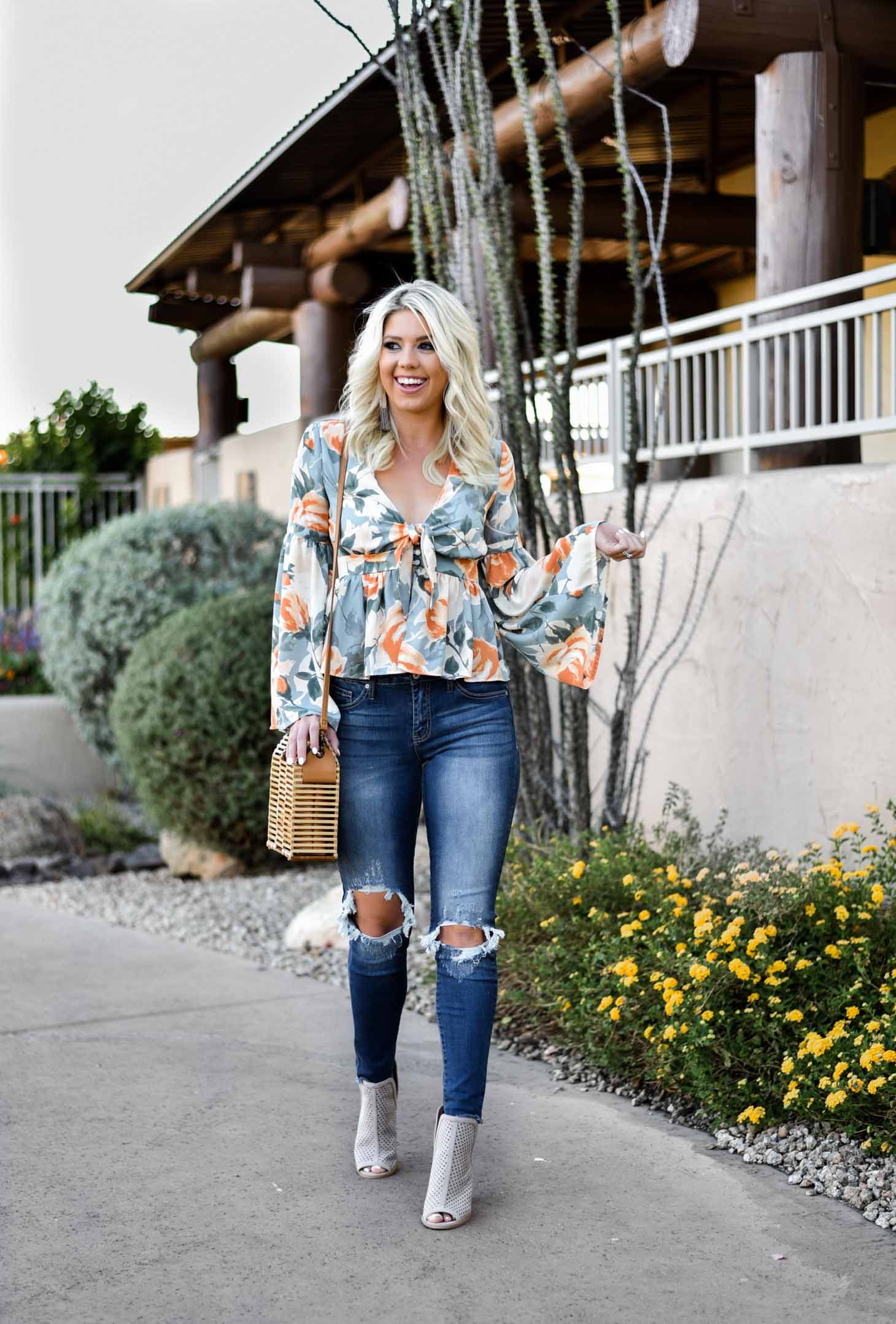 Erin Elizabeth of Wink and a Twirl in this Vici Dolls Jeans and Summer Floral Top