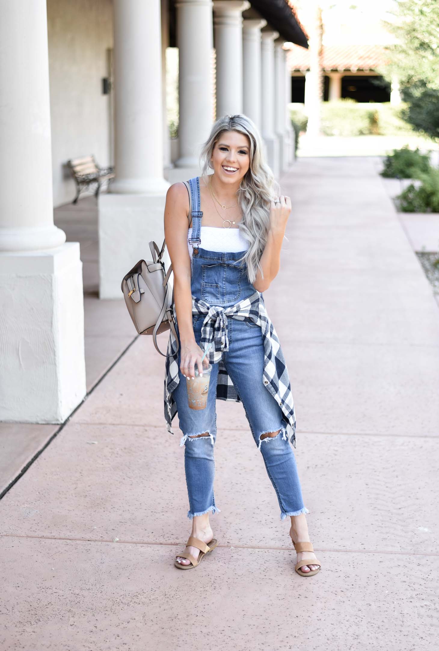 Erin Elizabeth of Wink and a Twirl shares the overall jeans you need from Pink Lily Boutique this Fall 