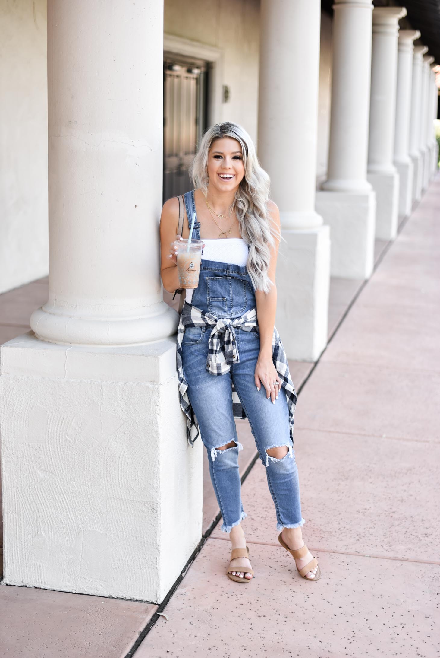 Erin Elizabeth of Wink and a Twirl shares the overall jeans you need from Pink Lily Boutique this Fall 