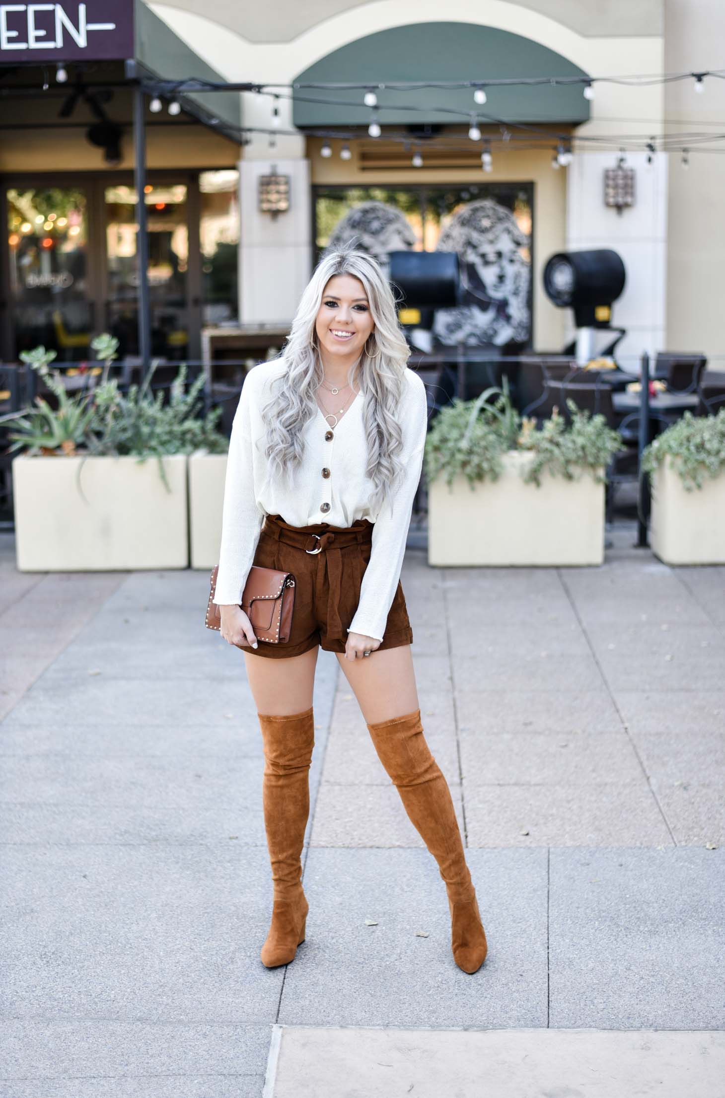 Erin Elizabeth of Wink and a Twirl in the cutest fall outfit from Goodnight Macaroon 