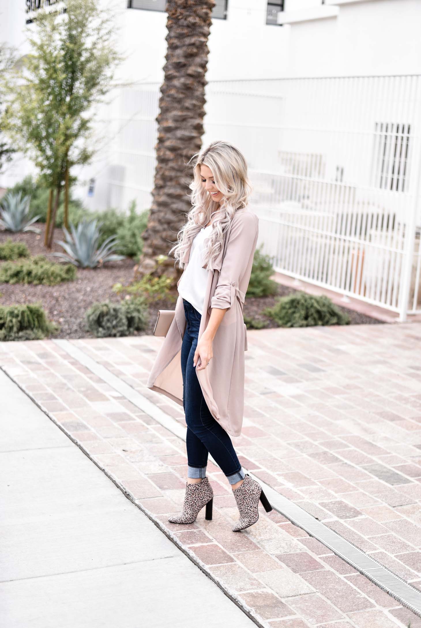 Erin Elizabeth of Wink and a Twirl shares the cutest blush duster and white cami from Fifth and Ivy