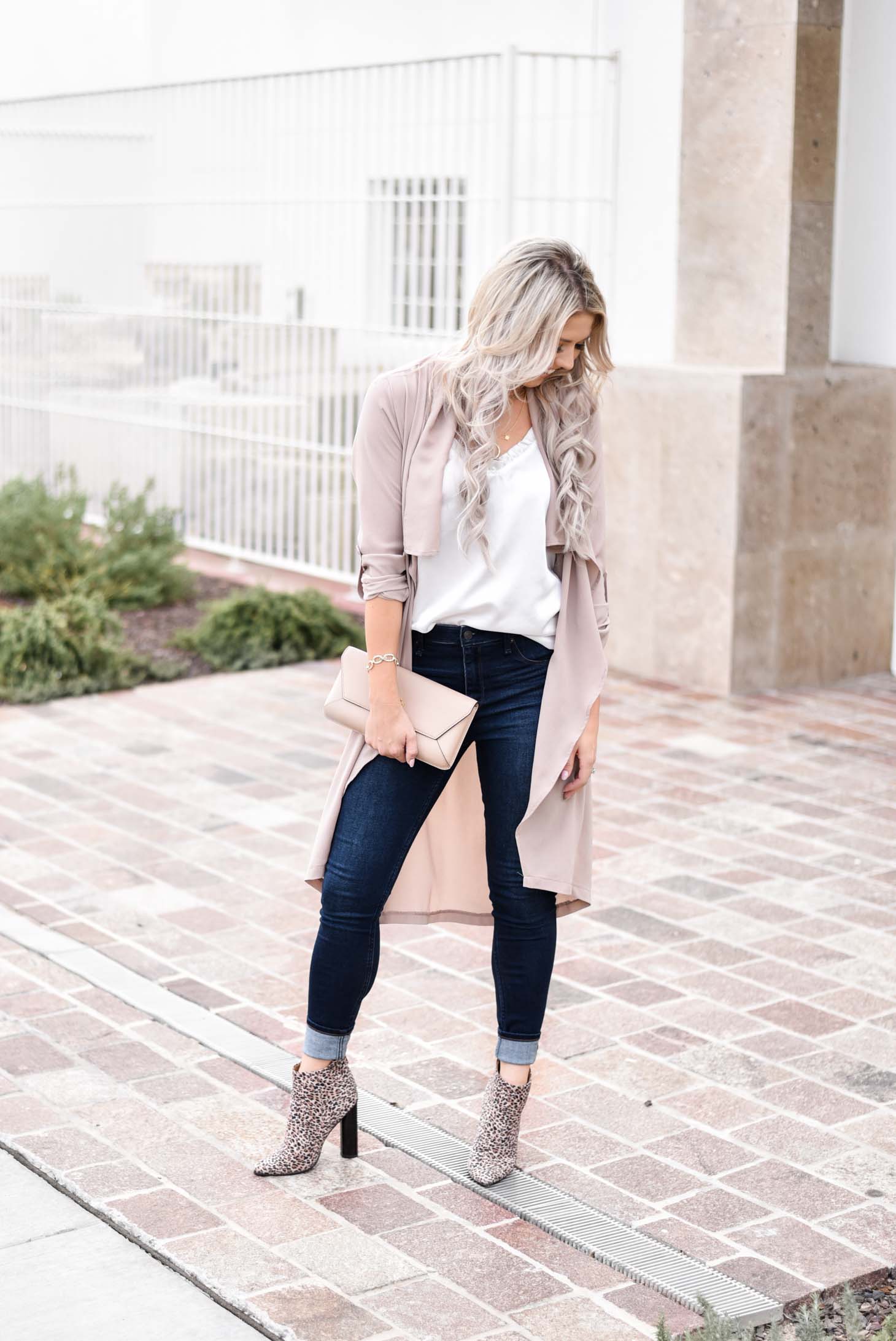 Erin Elizabeth of Wink and a Twirl shares the cutest blush duster and white cami from Fifth and Ivy