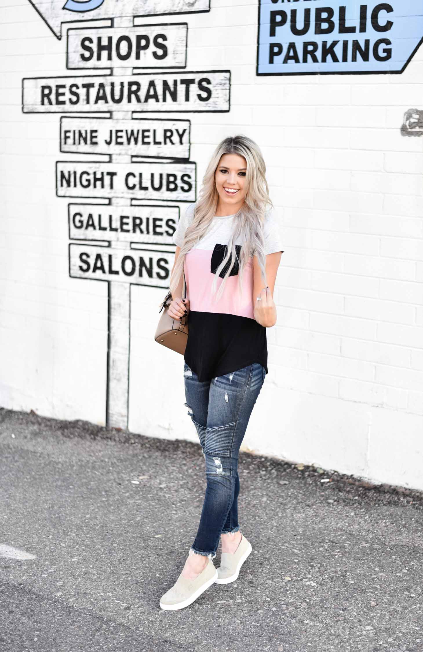 Erin Elizabeth of Wink and a Twirl shares the cutest striped tee and jeans from Valentina Boulevard