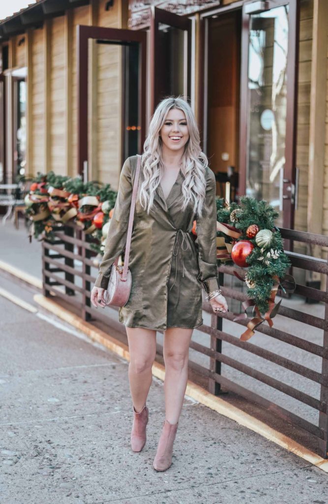 Erin Elizabeth of Wink and a Twirl shares the perfect New Years Eve look for the girl that doesn't love sequin and sparkle! Whole look is Lulus