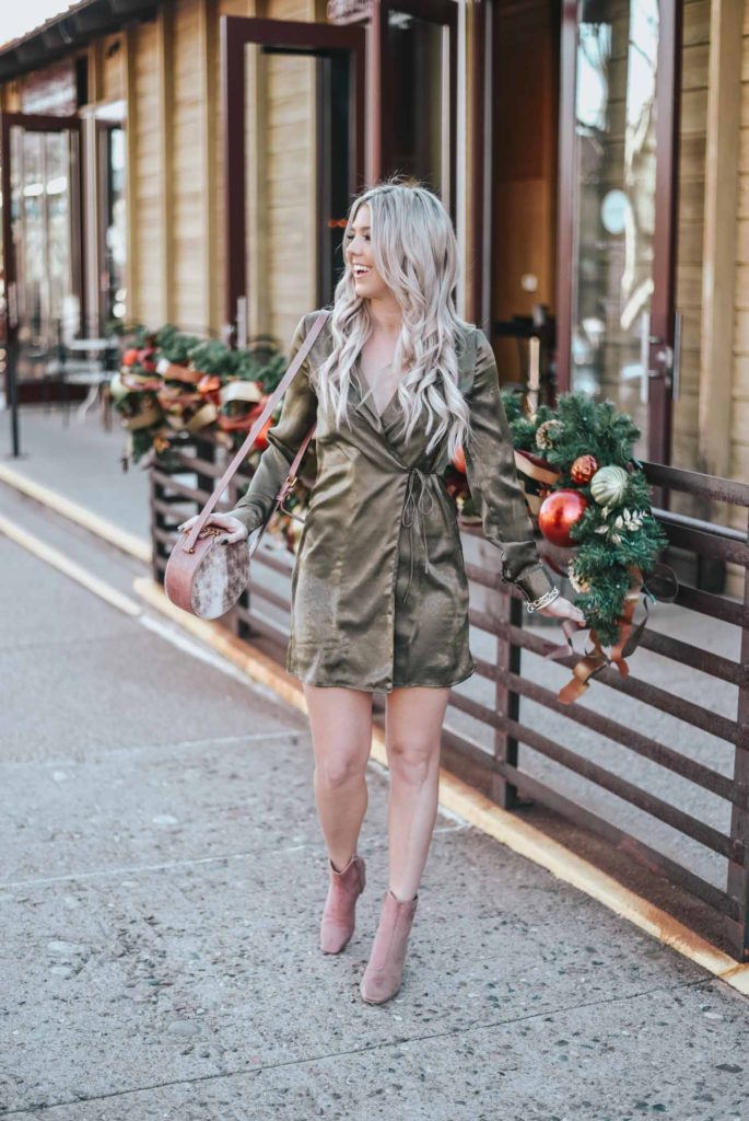 Erin Elizabeth of Wink and a Twirl shares the perfect New Years Eve look for the girl that doesn't love sequin and sparkle! Whole look is Lulus