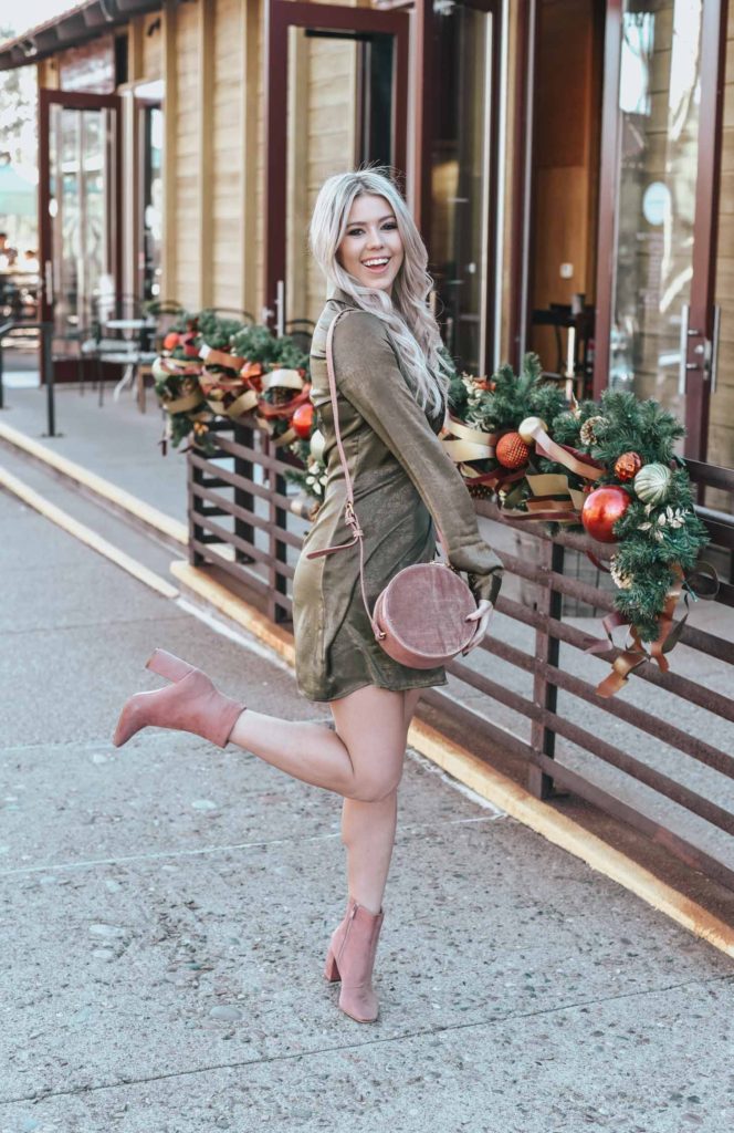 Erin Elizabeth of Wink and a Twirl shares the perfect New Years Eve look for the girl that doesn't love sequin and sparkle! Whole look is Lulus