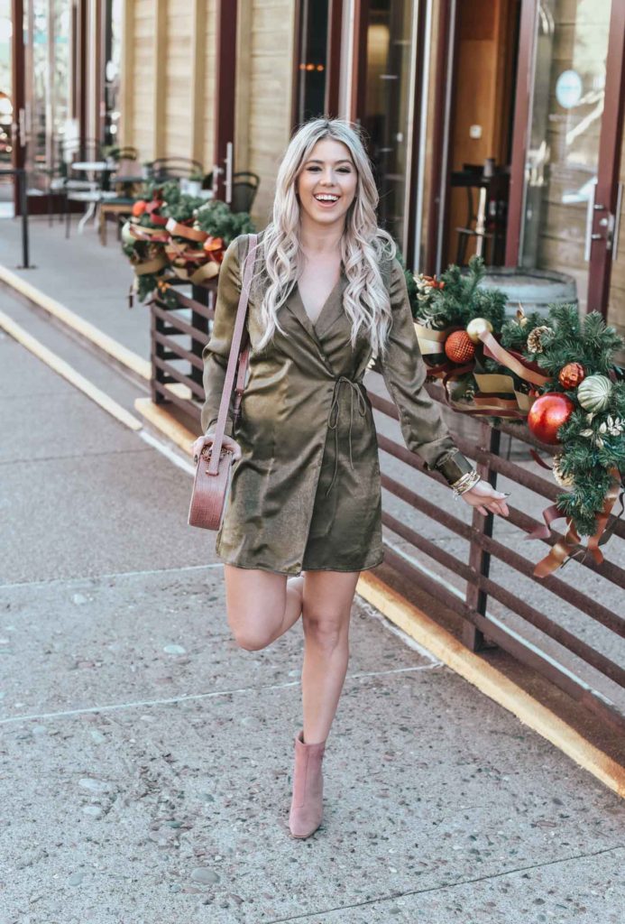 Erin Elizabeth of Wink and a Twirl shares the perfect New Years Eve look for the girl that doesn't love sequin and sparkle! Whole look is Lulus