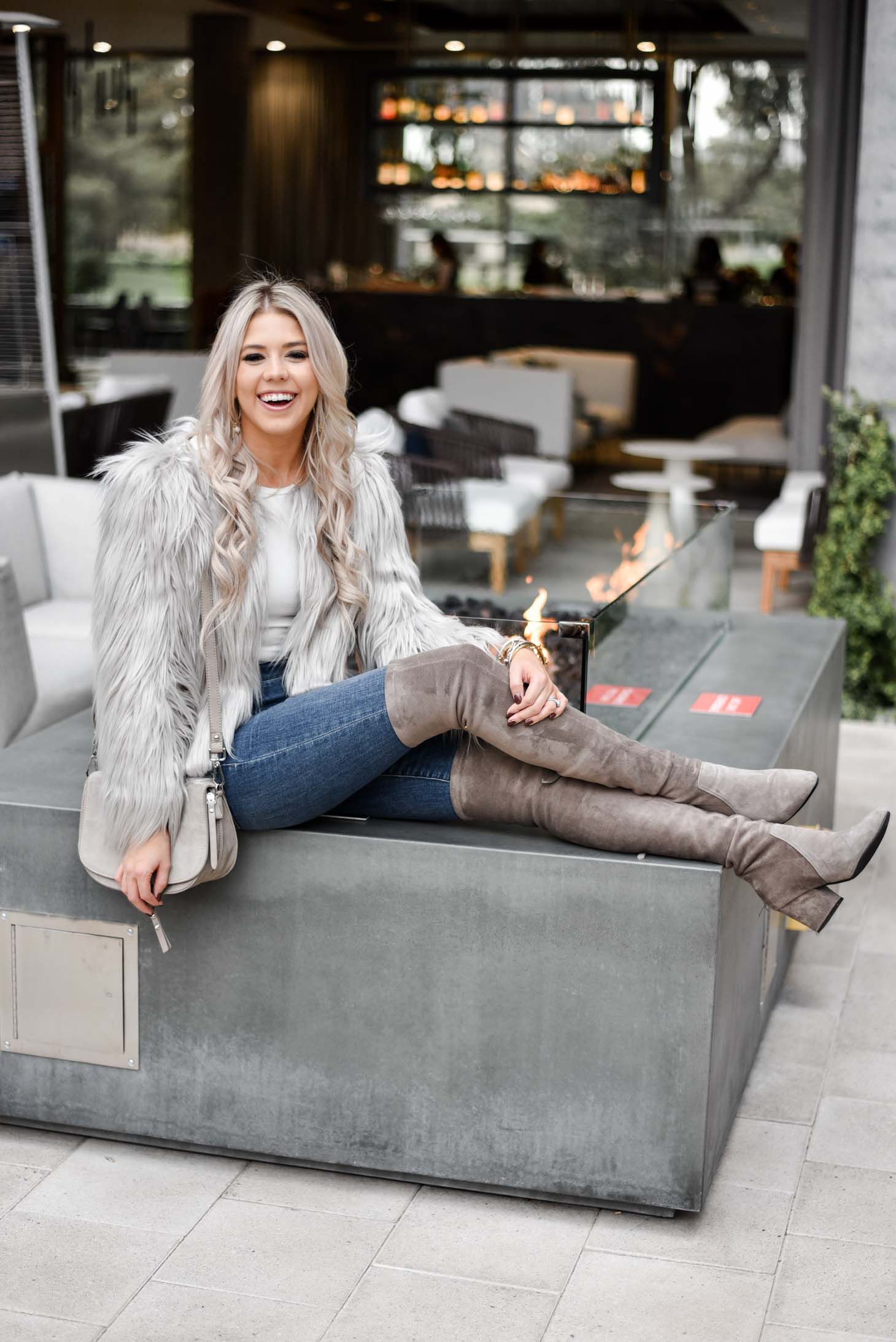 Erin Elizabeth of Wink and a Twirl shares the perfect faux fur jacket from Chicwish during her stay at AC Hotel Phoenix Biltmore in Phoenix, Arizona