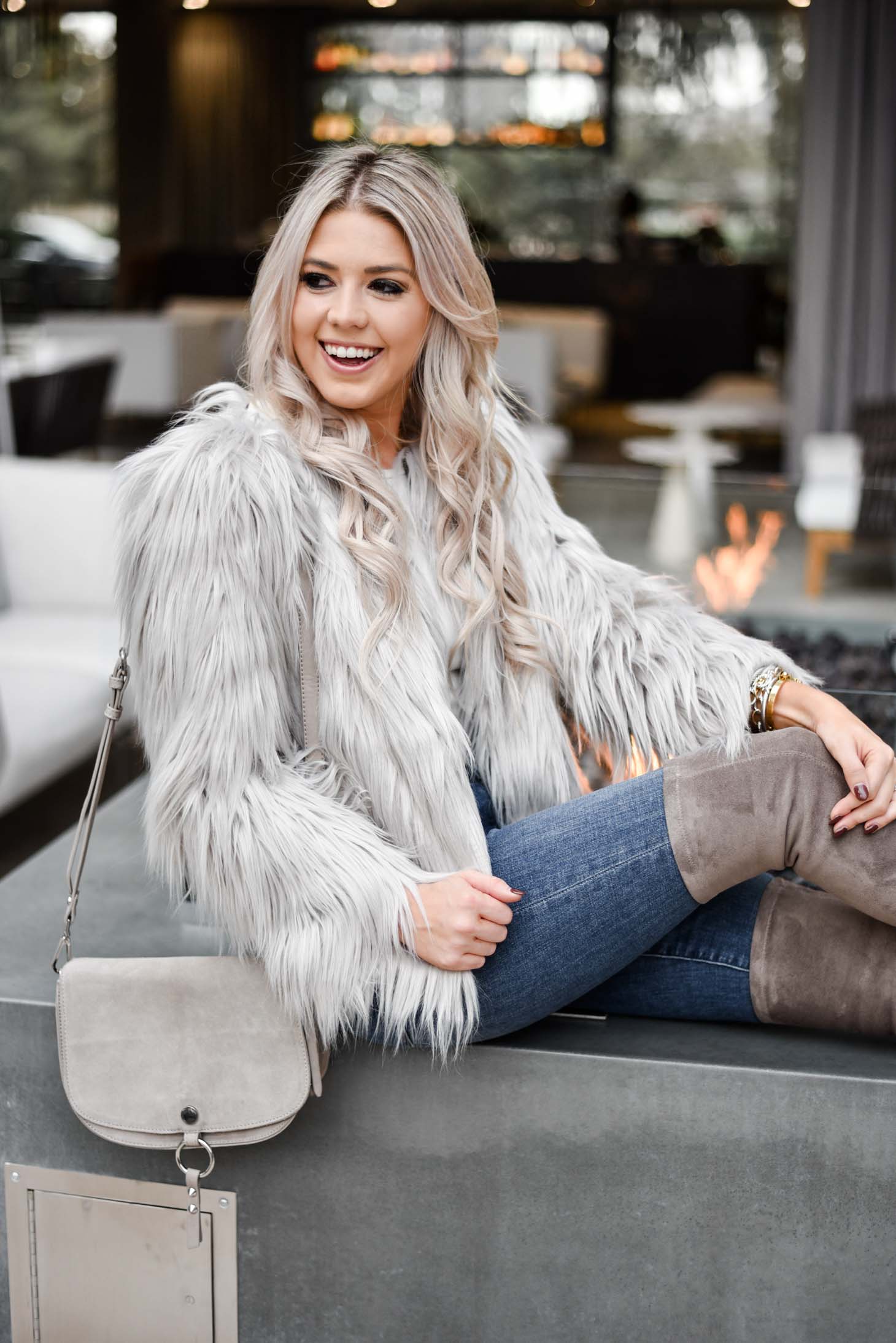 Erin Elizabeth of Wink and a Twirl shares the perfect faux fur jacket from Chicwish during her stay at AC Hotel Phoenix Biltmore in Phoenix, Arizona