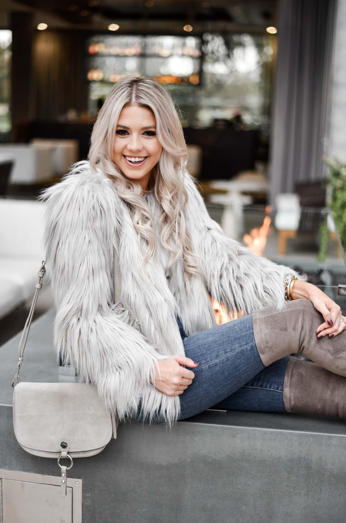 Erin Elizabeth of Wink and a Twirl shares the perfect faux fur jacket from Chicwish during her stay at AC Hotel Phoenix Biltmore in Phoenix, Arizona