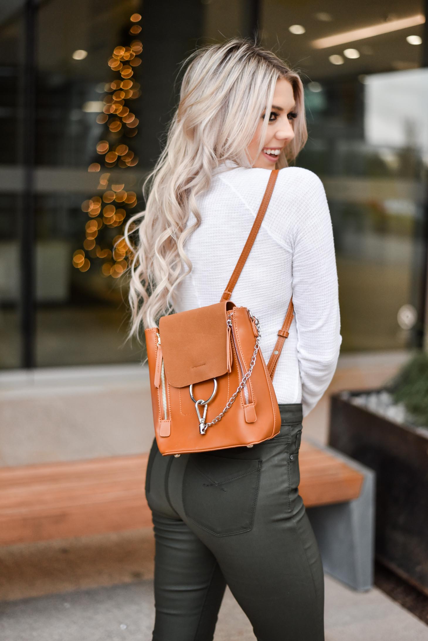 Erin Elizabeth of Wink and a Twirl shares the perfect leather pants and turtleneck look from Lulus during her stay at the AC Hotel Phoenix Biltmore in Phoenix, Arizona