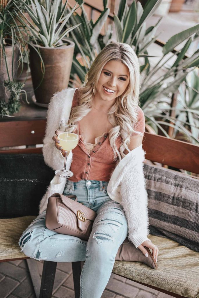 Erin Elizabeth of Wink and a Twirl shares her go to look for brunch on the weekend with American Eagle Outfitters and CeCe Sportswear