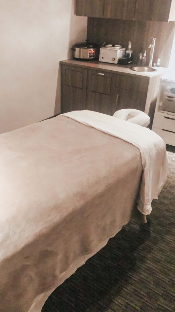 Erin Elizabeth of Wink and a Twirl shares her recent visit to Sirius Day Spa in Gainey Ranch in Scottsdale, Arizona
