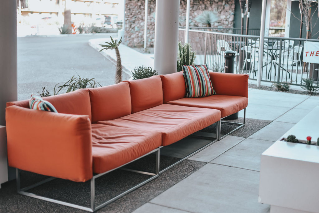 Erin Elizabeth of Wink and a Twirl shares her overall experience at her staycation at the Graduate Hotel Tempe in Tempe, Arizona 