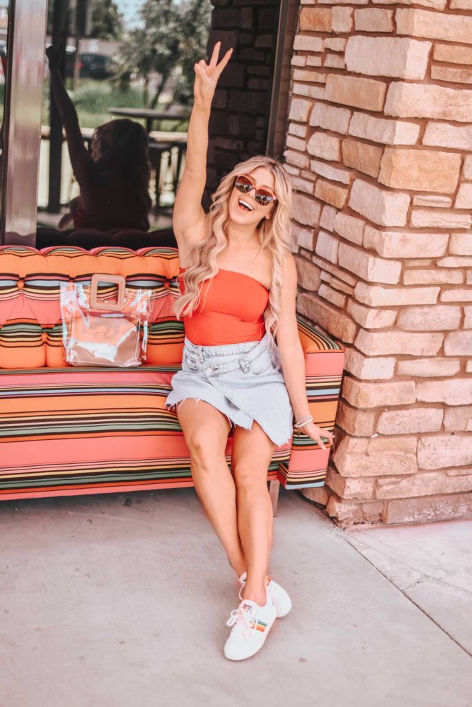 Erin Elizabeth of Wink and a Twirl shares the cutest retro spring look from Lulus