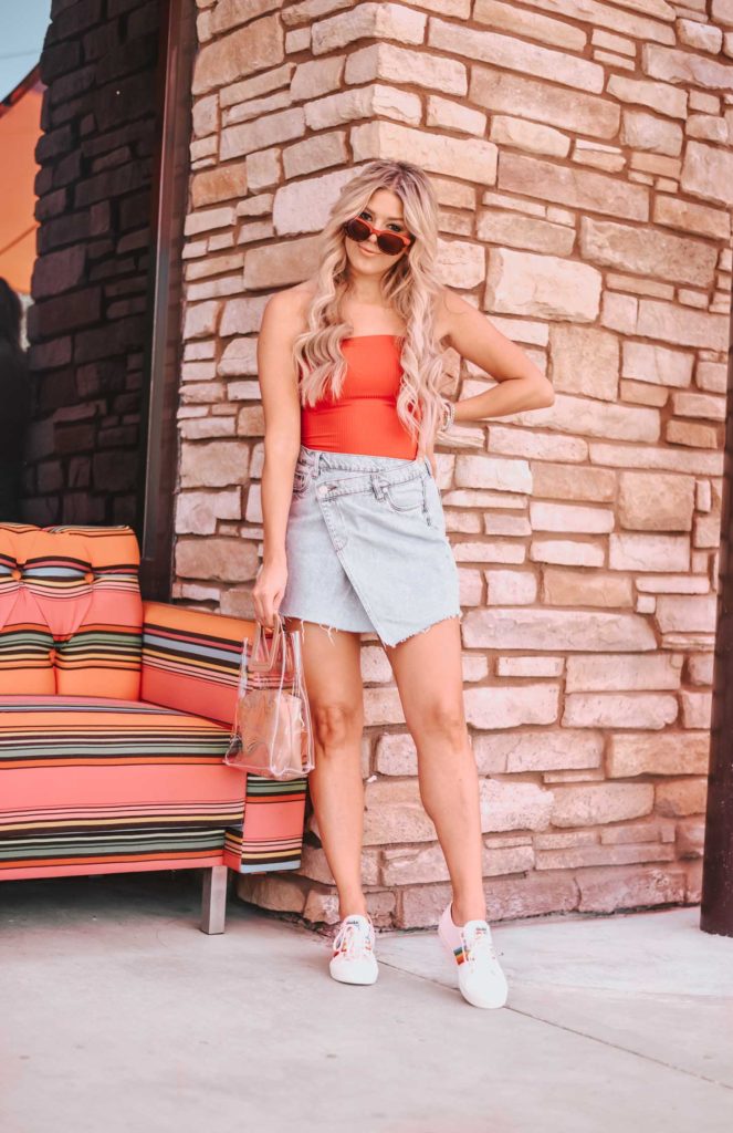 Erin Elizabeth of Wink and a Twirl shares the cutest retro spring look from Lulus