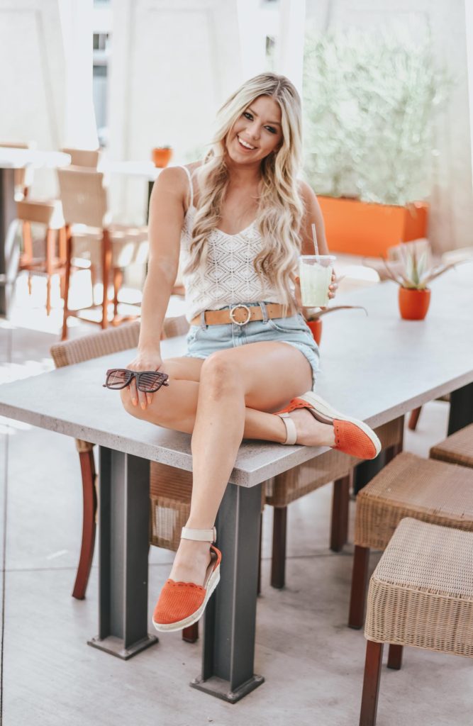 Erin Elizabeth of Wink and a Twirl shares the perfect pair of espadrille sandals from Earth at Zappos for Spring!