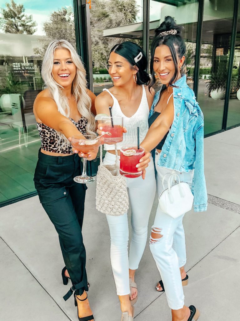 Erin Elizabeth of Wink and a Twirl shares her recent girl's staycation at the Andaz Scottsdale Resort and Bungalows in Scottsdale, Arizona 