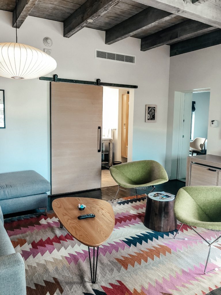 Erin Elizabeth of Wink and a Twirl shares her recent girl's staycation at the Andaz Scottsdale Resort and Bungalows in Scottsdale, Arizona 