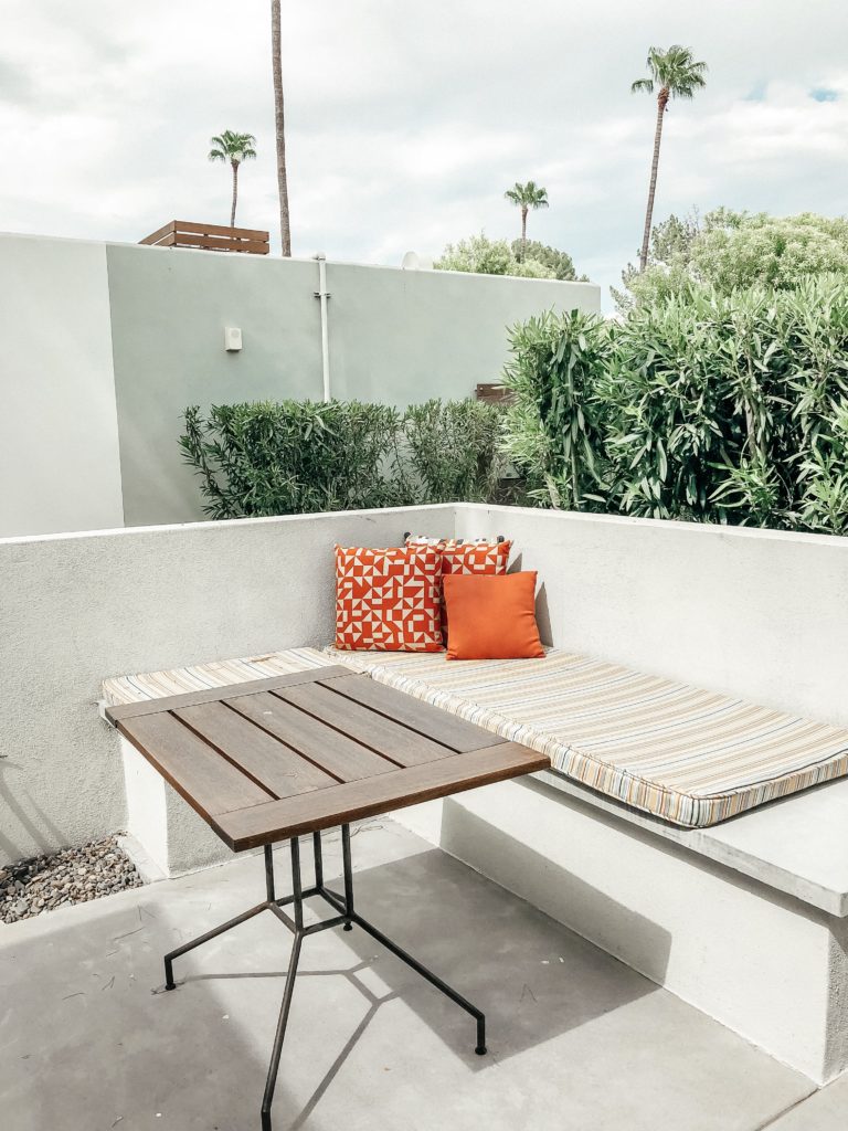 Erin Elizabeth of Wink and a Twirl shares her recent girl's staycation at the Andaz Scottsdale Resort and Bungalows in Scottsdale, Arizona 