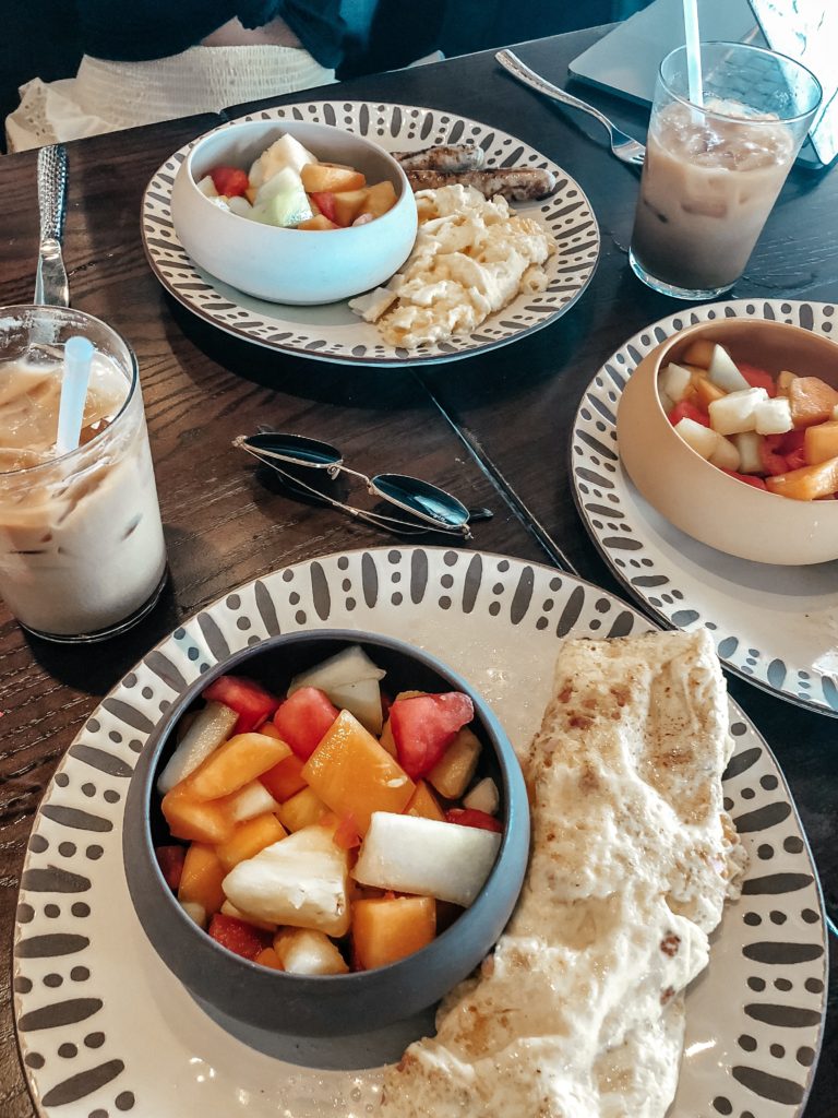 Erin Elizabeth of Wink and a Twirl shares her recent girl's staycation at the Andaz Scottsdale Resort and Bungalows in Scottsdale, Arizona 