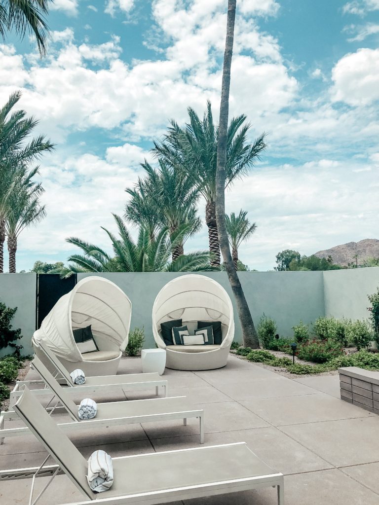 Erin Elizabeth of Wink and a Twirl shares her recent girl's staycation at the Andaz Scottsdale Resort and Bungalows in Scottsdale, Arizona 