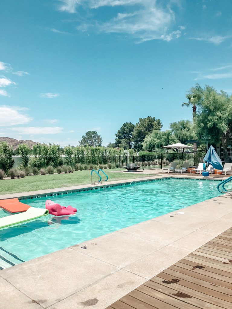 Erin Elizabeth of Wink and a Twirl shares her recent girl's staycation at the Andaz Scottsdale Resort and Bungalows in Scottsdale, Arizona 