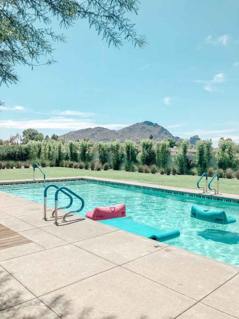 Erin Elizabeth of Wink and a Twirl shares her recent girl's staycation at the Andaz Scottsdale Resort and Bungalows in Scottsdale, Arizona 